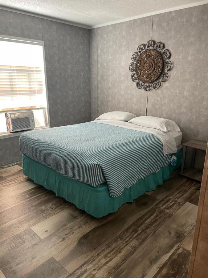 Lake Point Motel Марблхед Экстерьер фото